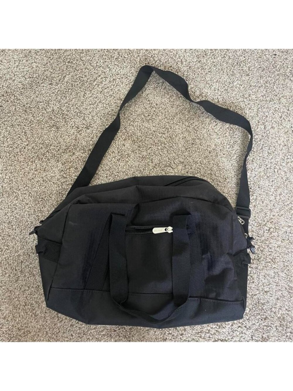 14 inch lightweight Black duffle bag/carry on/gym bag w adjustable strap